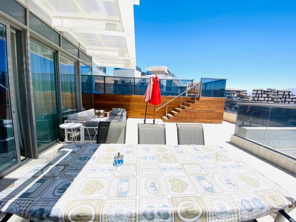엘라트 Stunning Penthouse With Sea Views And Private Heated Pool 아파트 외부 사진
